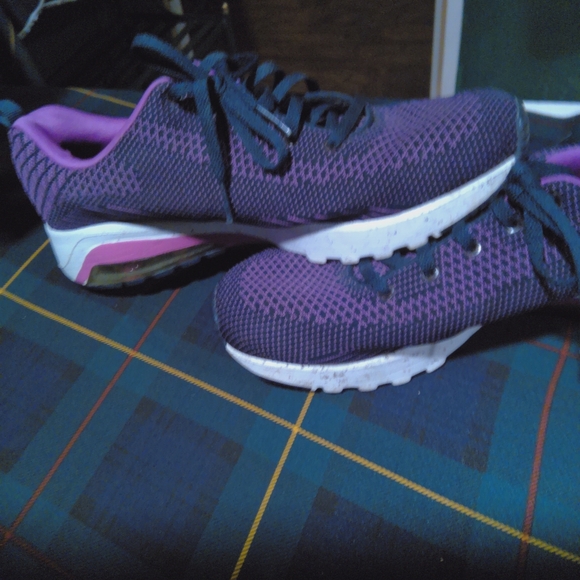 Sketchers  air cool memory foam sneakers size 9 - Picture 9 of 10